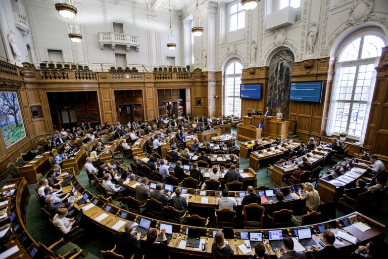 Regering folkting ministre debat